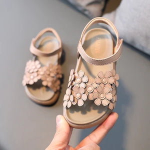 Girls' shoes