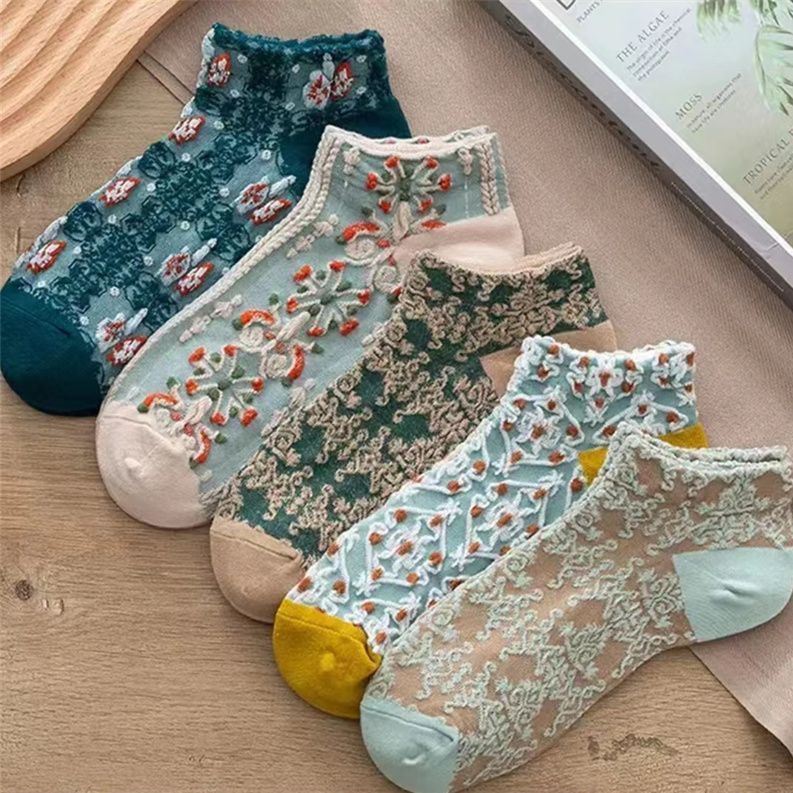 Women's 3D Embossed Ethnic-Style Low-Cut Invisible Socks