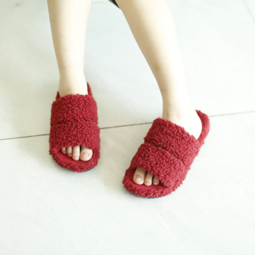 Women's Double Strap Flat Indoor House Shoes With Soft Faux Fur Lining For Winter Comfort